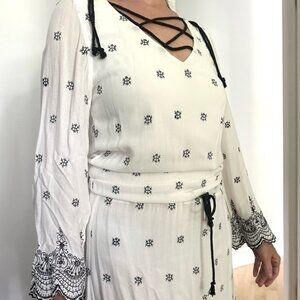 SMASH  BOHO WHITE&BLACK  LONG SLEEVES DRESS - S